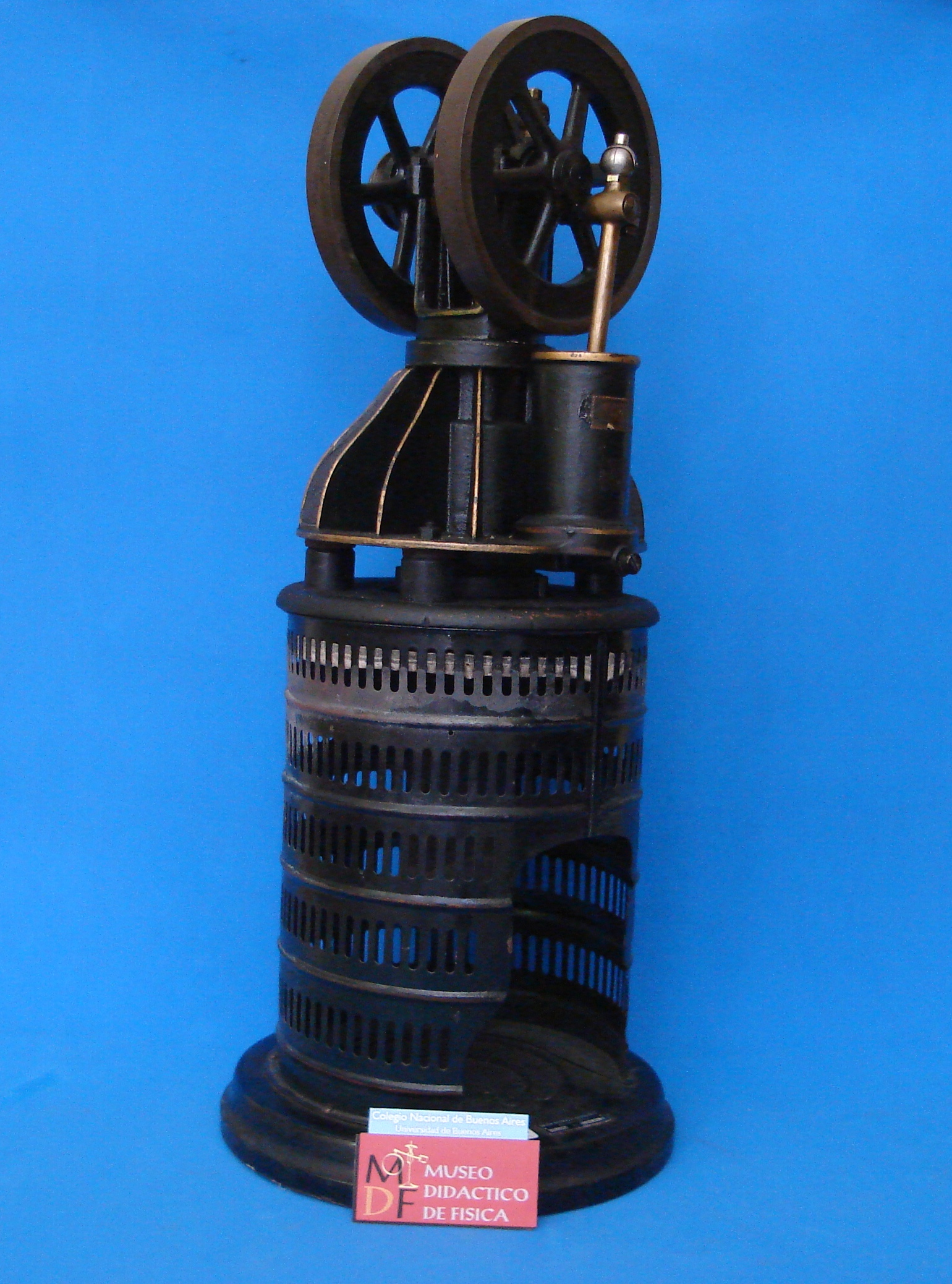 Pirata procedimiento web Motor de aire caliente con aletas de refrigeración - CNBA - MDF - Museo  Didáctico de Física